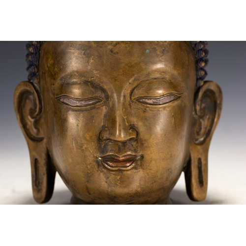 20094 - A Chinese bronze buudaha head, 18th Pr. Size:(Height23.5cm, Width16cm, Length16cm, Weight4260g) Cond... 