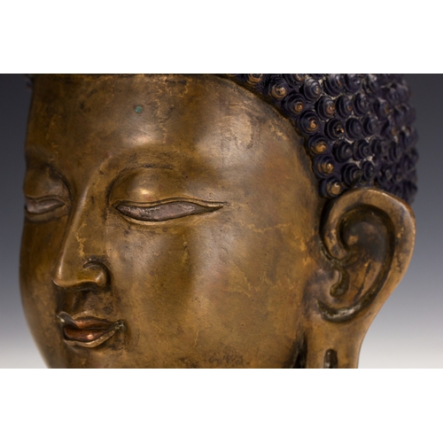 20094 - A Chinese bronze buudaha head, 18th Pr. Size:(Height23.5cm, Width16cm, Length16cm, Weight4260g) Cond... 