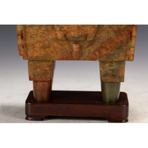 20096 - A Chinese jade ornament, 18th/19th Pr Size:(Height16.5cm, Width9cm, Length12.2cm, Weight1210g) Condi... 