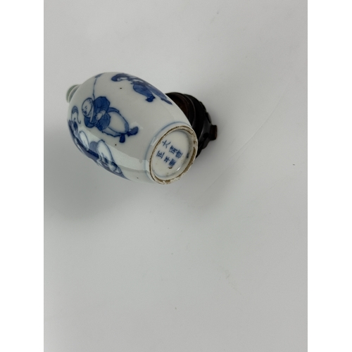 20099 - A Chinese snuff bottle, Qing Daynasty Pr.  Size:(H7.2cm) Condition:(Good Condition except chip, No H... 