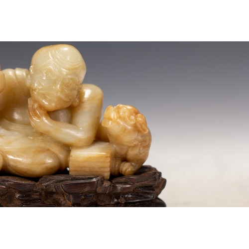 20118 - A Chinese jade ornament, 18th/19th Pr Size:(Height7cm, Width3.5cm, Length9.5cm, Weight210g) Conditio... 