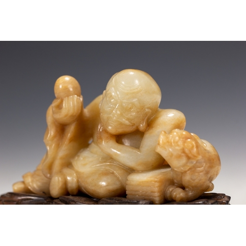 20118 - A Chinese jade ornament, 18th/19th Pr Size:(Height7cm, Width3.5cm, Length9.5cm, Weight210g) Conditio... 