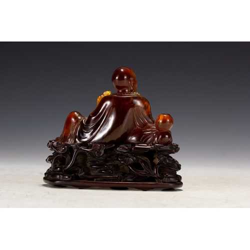 20129 - A Chinese amber made buddaha, 18th Pr. Size:(Height10cm, Width5.5cm, Length12cm, Weight190g) Conditi... 