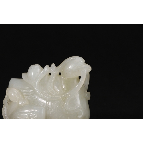 20130 - A Chinese jade ornament, 18th/19th Pr Size:(Length5cm, Width2.8cm, Height4.2cm, Weight89g) Condition... 