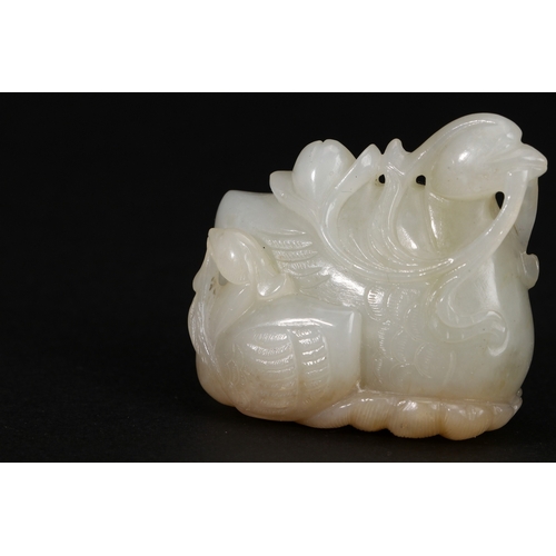 20130 - A Chinese jade ornament, 18th/19th Pr Size:(Length5cm, Width2.8cm, Height4.2cm, Weight89g) Condition... 