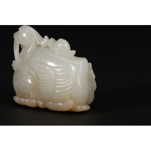 20130 - A Chinese jade ornament, 18th/19th Pr Size:(Length5cm, Width2.8cm, Height4.2cm, Weight89g) Condition... 