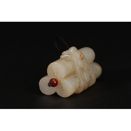 20139 - A Chinese jade ornament, 18th/19th Pr Size:(Length5.8cm, Width3cm, Weight77g) Condition:(Good Condit... 