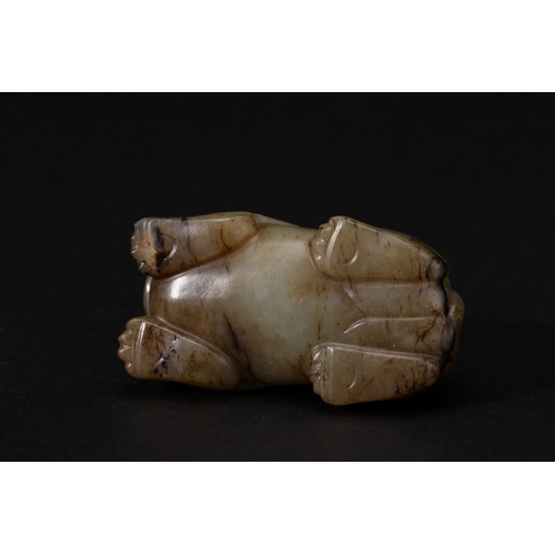 20141 - A Chinese jade ornament, 18th/19th Pr Size:(Length6.5cm, Width3.5cm, Height3.5cm, Weight104g) Condit... 