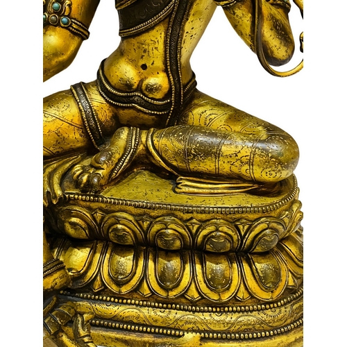 20146 - A Chinese silver encarved bronze made gilt Buddaha, 16/17th Century Pr. Size:(Height31cm) Condition:... 