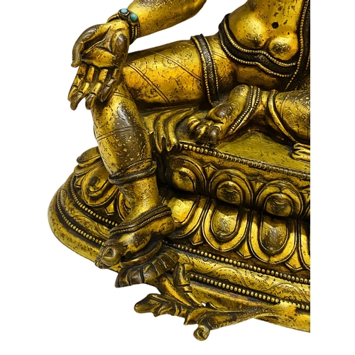 20146 - A Chinese silver encarved bronze made gilt Buddaha, 16/17th Century Pr. Size:(Height31cm) Condition:... 