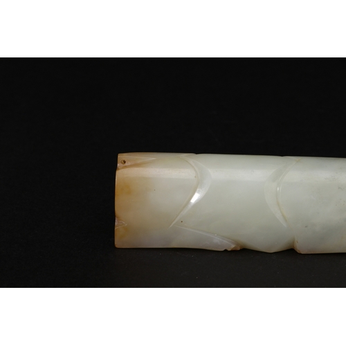 20148 - A Chinese jade ornament, 18th/19th Pr Size:(Length11.8cm, Width2.6cm, Height2.8cm, Weight179g) Condi... 