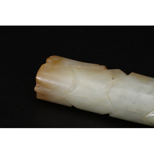 20148 - A Chinese jade ornament, 18th/19th Pr Size:(Length11.8cm, Width2.6cm, Height2.8cm, Weight179g) Condi... 