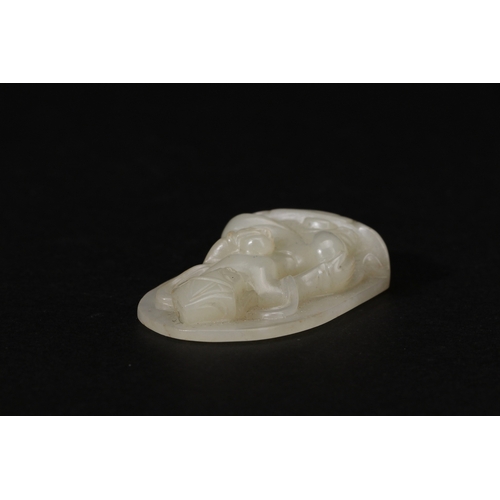 20185 - A Chinese jade ornament, 18th/19th Pr Size:(Length3.4cm, Height5.8cm, Weight32g) Condition:(Good Con... 