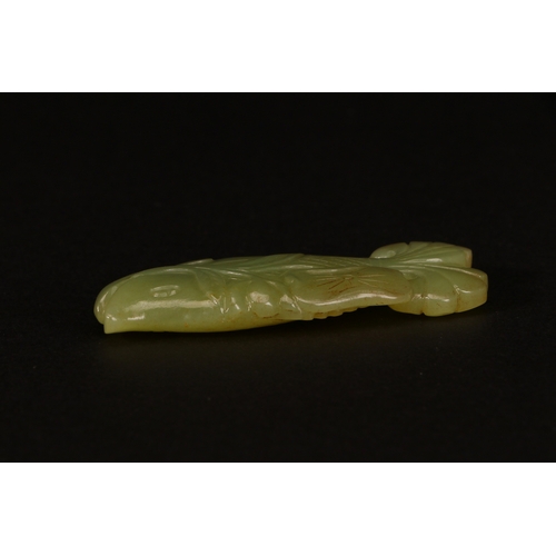 20207 - A Chinese jade ornament, 18th/19th Pr Size:(Length7.3cm, Width3.1cm, Weight35g) Condition:(Good Cond... 