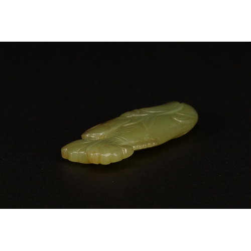 20207 - A Chinese jade ornament, 18th/19th Pr Size:(Length7.3cm, Width3.1cm, Weight35g) Condition:(Good Cond... 