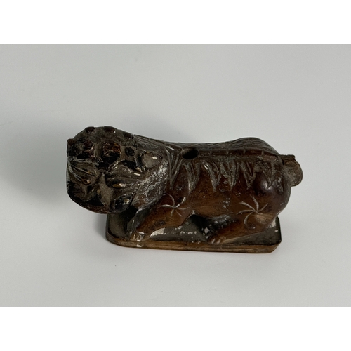 20210 - A Chinese censor holder and ball, Ming Daynasty Pr.  Size:(Lion Censor Height4cm Width8cm, Ball Diam... 