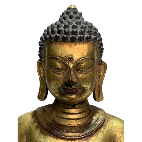 20231 - A Chinese bronze made gilt Buddaha, 16/17th Century Pr. Size:(Height23cm, Width17cm, Depth11cm) Cond... 