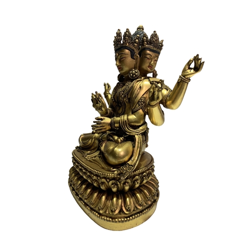 20232 - A Chinese bronze made gilt Buddaha, 16/17th Century Pr. Size:(Height19cm, Width11cm, Depth8cm) Condi... 