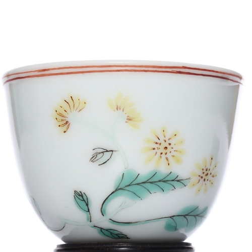 20236 - A Chinese famille Rose cup, Kang Xi Pr.  Size:(Height4.3cm, Mouth Diamter6cm) Condition:(Good Condit... 