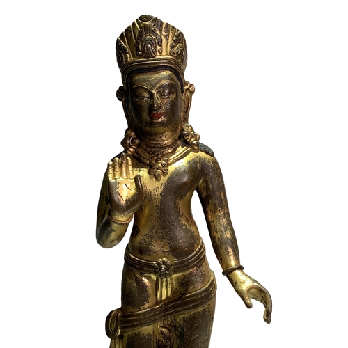 20253 - A Chinese bronze made gilt Buddaha, 16/17th Century Pr. Size:(Height44cm, Width18cm, Depth8cm) Condi... 