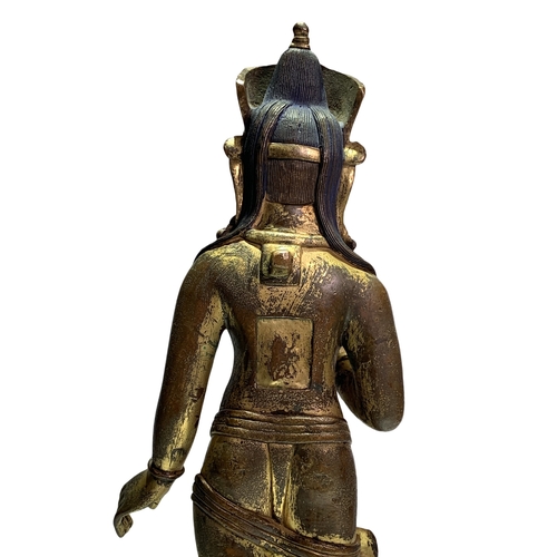 20253 - A Chinese bronze made gilt Buddaha, 16/17th Century Pr. Size:(Height44cm, Width18cm, Depth8cm) Condi... 