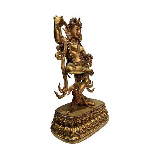 20254 - A Chinese bronze made gilt Buddaha, 16/17th Century Pr. Size:(Height48cm, Width27.5cm, Depth16.5cm) ... 