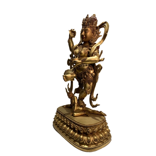 20254 - A Chinese bronze made gilt Buddaha, 16/17th Century Pr. Size:(Height48cm, Width27.5cm, Depth16.5cm) ... 