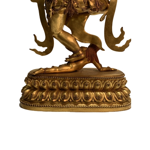 20254 - A Chinese bronze made gilt Buddaha, 16/17th Century Pr. Size:(Height48cm, Width27.5cm, Depth16.5cm) ... 