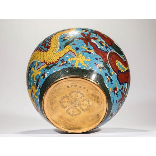 20272 - An extra large size of bronze jar, Ming Daynasty Pr.  Size:(Height 52cm, Max Diameter 40cm, Weight8.... 