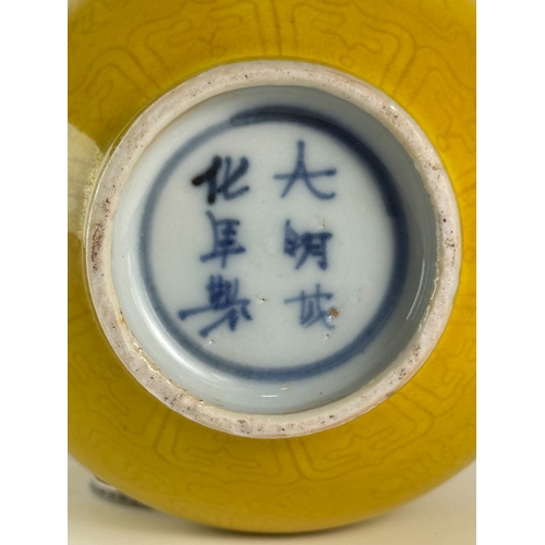 20273 - A Chinese yellow vase, Ming Daynasty Pr.  Size:(H11cm, MD8.1cm) Condition:(Good Condition, No Hairli... 