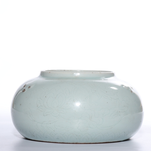 20288 - A Chinese water pot, Ming Daynasty Pr.  Size:(Height9cm, Mouth Diamter4.5cm) Condition:(Good Conditi... 