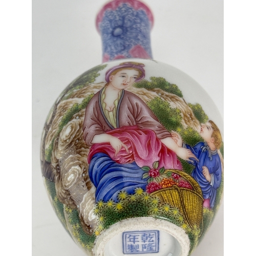 20307 - A Chinese enamel vase, Qian Long Pr.  Size:(H12cm, MD2.5cm) Condition:(Good Condition, No Hairlines,... 