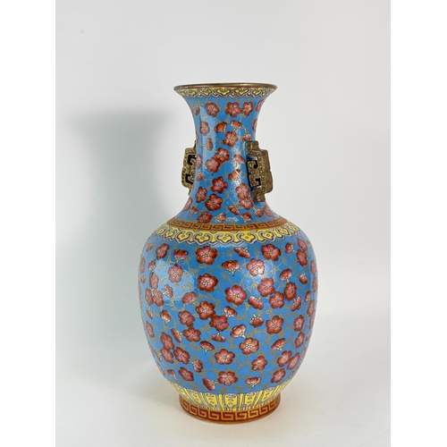 20309 - A Chinese Famille Rose vase, Qing Daynasty Pr.  Size:(H30cm, MD19cm) Condition:(Good Condition, No H... 