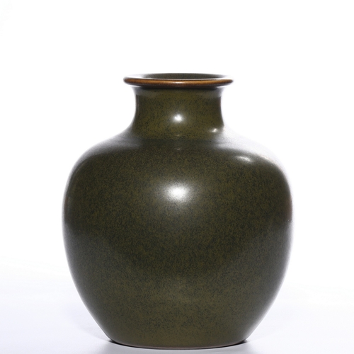 20338 - A Chinese vase, 1960's. Size:(Height20cm, Mouth Diamter8cm) Condition:(Good Condition, No Hairlines,... 