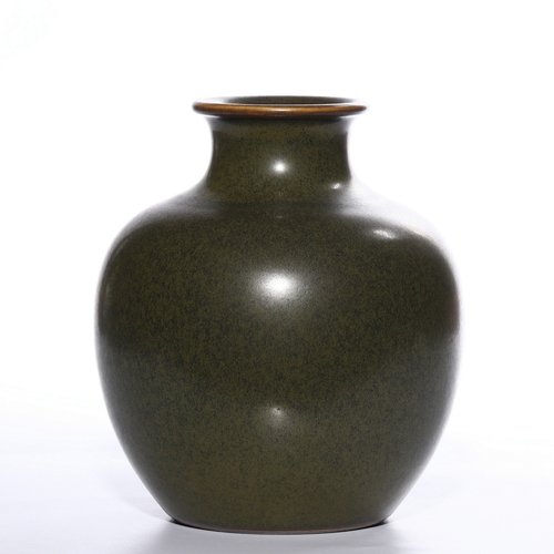 20338 - A Chinese vase, 1960's. Size:(Height20cm, Mouth Diamter8cm) Condition:(Good Condition, No Hairlines,... 