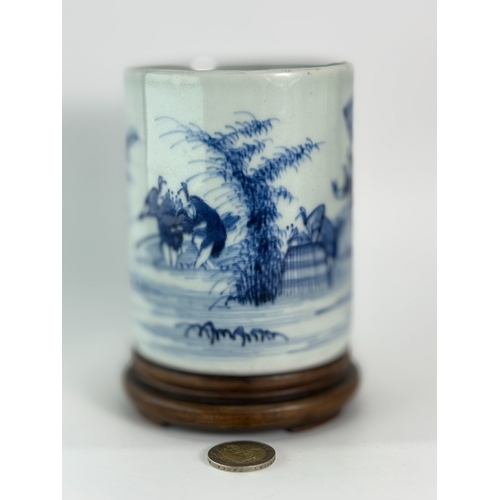 20402 - A Chinese Blue&White brush pot, Kang Xi Pr.  Size:(Height12cm, Mouth Diameter10cm) Condition:(Good C... 