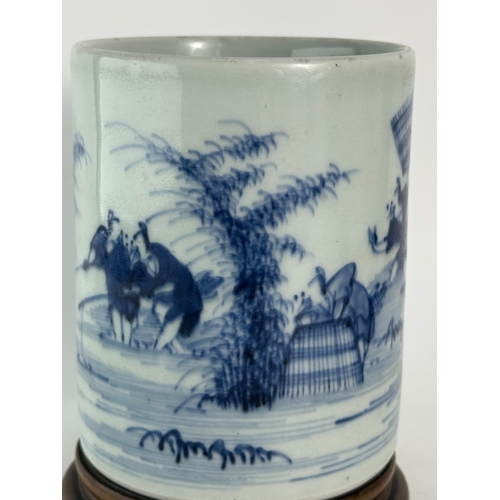 20402 - A Chinese Blue&White brush pot, Kang Xi Pr.  Size:(Height12cm, Mouth Diameter10cm) Condition:(Good C... 