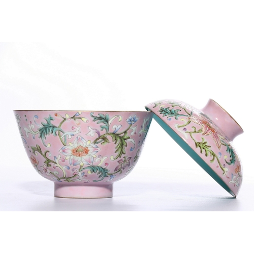 20409 - A Chinese Famille Rose cup with cover, Qing Daynasty Pr.  Size:(Mouth Diameter11cm, Height10cm) Cond... 