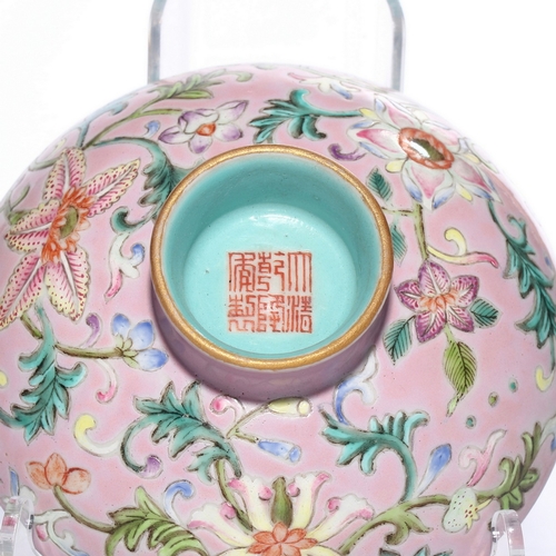 20409 - A Chinese Famille Rose cup with cover, Qing Daynasty Pr.  Size:(Mouth Diameter11cm, Height10cm) Cond... 