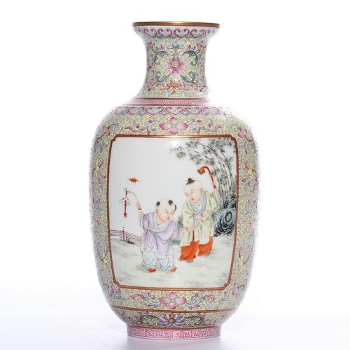 20413 - A Chinese Famille Rose vase, Qing Daynasty Pr.  Size:(Height20.5cm, Mouth Diamter5.5cm) Condition:(G... 