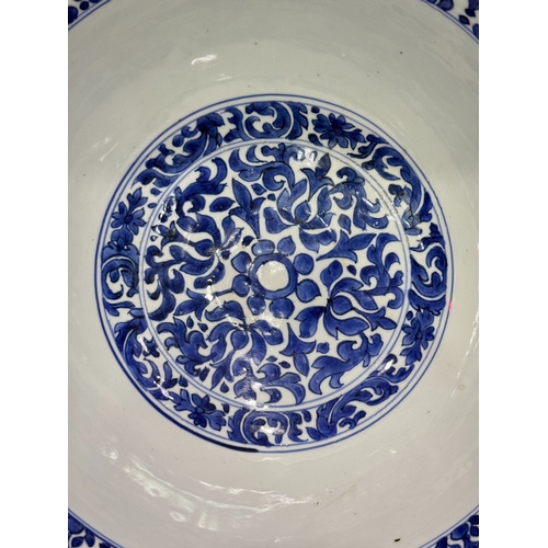 20422 - A Chinese large Blue&White bowl, Kang Xi Pr.  Size:(Height16cm, Mouth Diameter35.5cm) Condition:(Goo... 