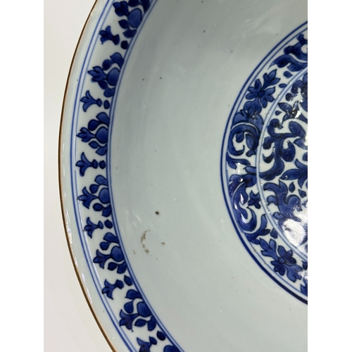 20422 - A Chinese large Blue&White bowl, Kang Xi Pr.  Size:(Height16cm, Mouth Diameter35.5cm) Condition:(Goo... 