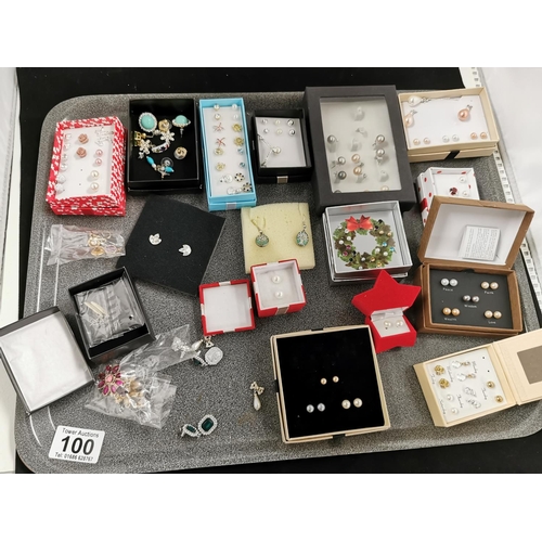 100 - Tray Containing Large Quantity of Various Earrings