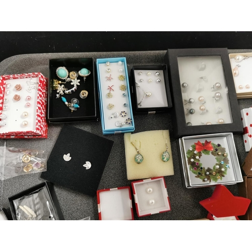 100 - Tray Containing Large Quantity of Various Earrings