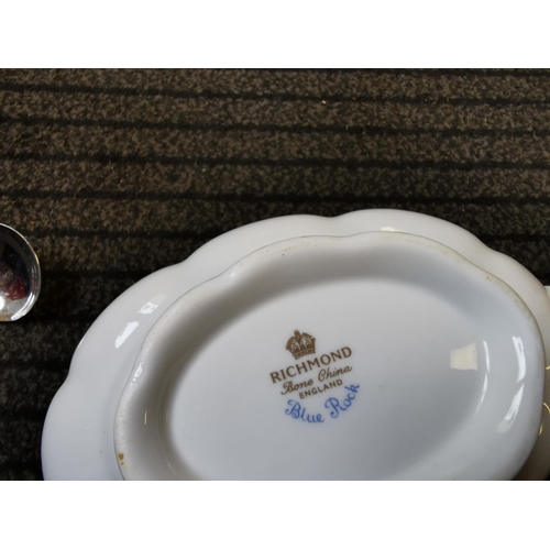 60 - Richmond Blue Rock Pattern Dinner Set 32 Piece