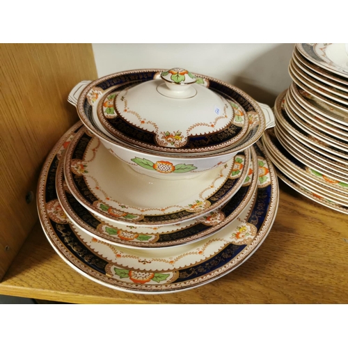 105 - Good 29 Piece Diner Set Caledonia By Alfred Meakin, Inc Tureens & Meat Plates