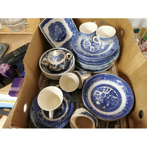 575 - Box Containing Large Quantity Of Blue & White Old Willow China