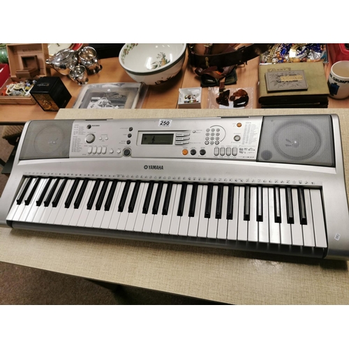 250 - Yamaha PSR-E303 Electronic Key Board Working But No Power Lead Can Be Battery Powered