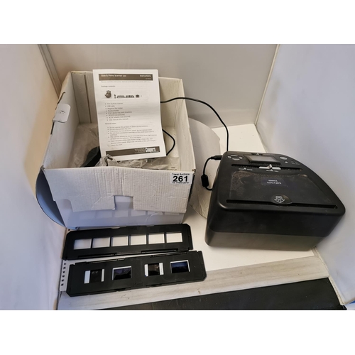 261 - Four Trays Containing A Large Quantity Of African Scenes With A Slide And Photo Scanner, Over 100 Sl... 