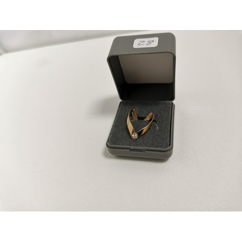 265 - 9ct Gold Ring Inset With Small Diamond 2.4g Size J